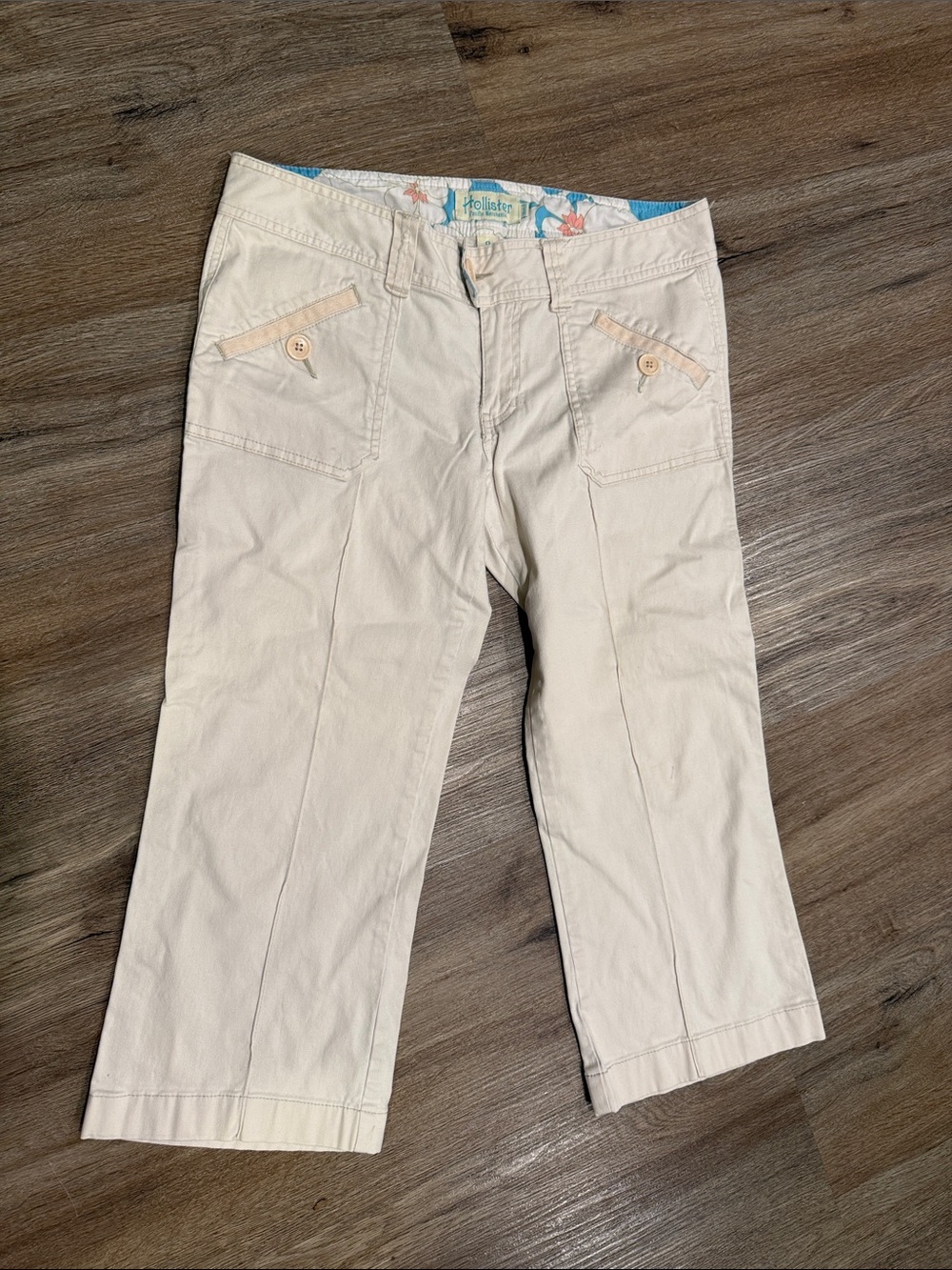 Y2K Hollister Low Rise Cream Capri Pants with Button Pocket Detail